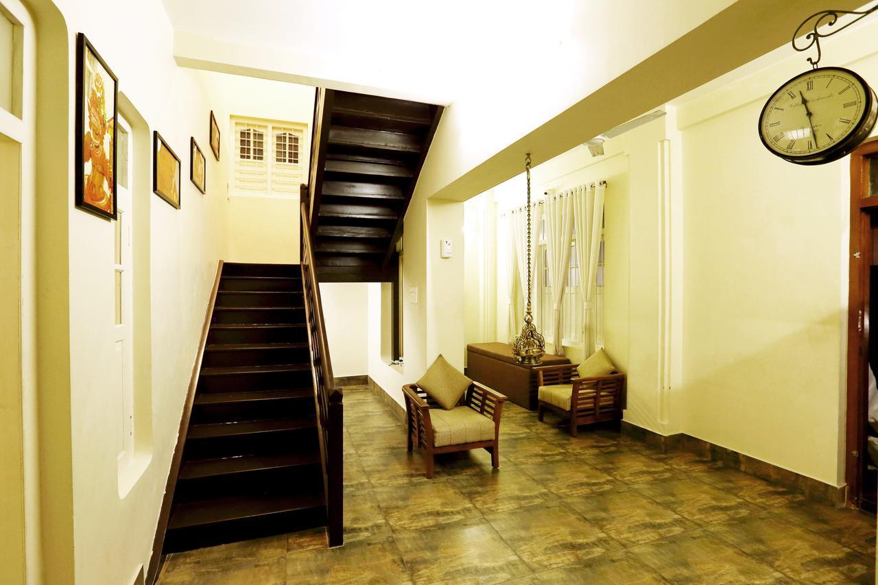 Hotel Nambiars  Kochi Exterior foto